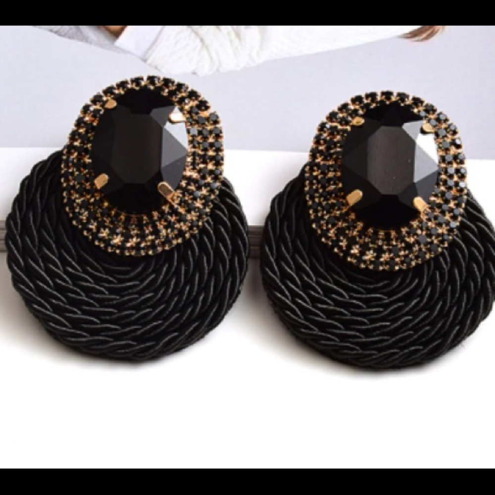 Black rounded jewel